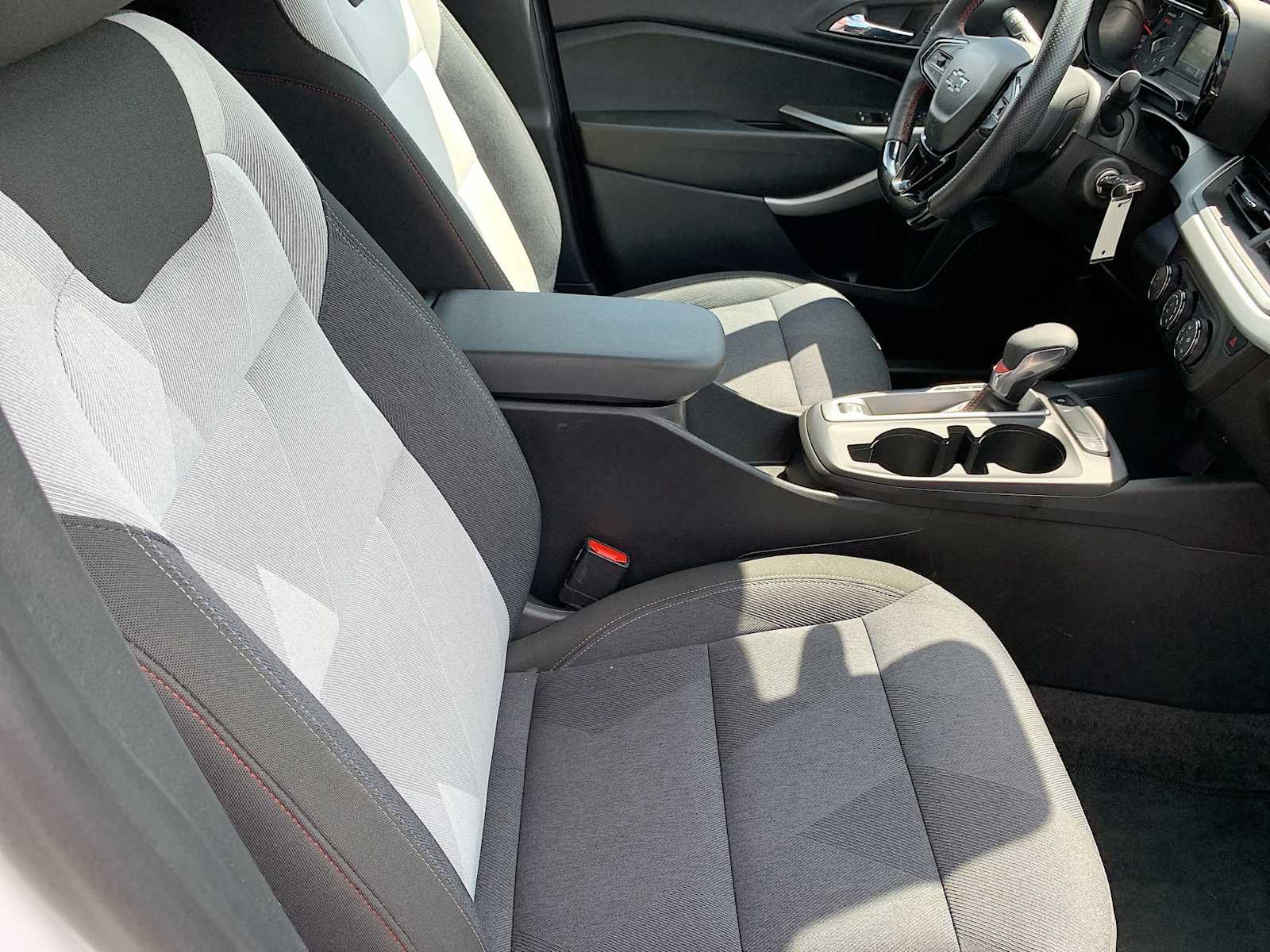 Certified 2024 Chevrolet Trax RS FWD image 24