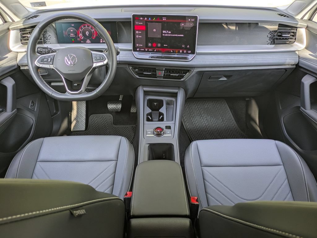 Certified 2025 Volkswagen Tiguan SE FWD image 15