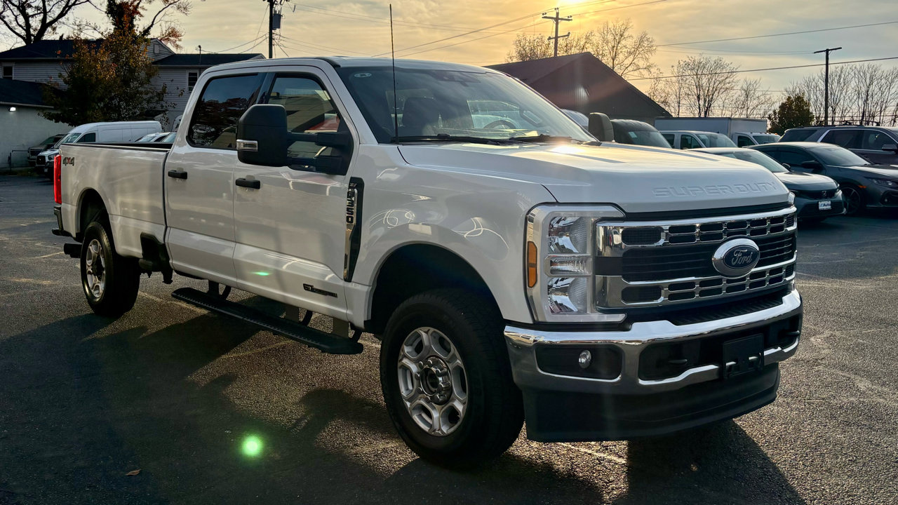Used 2025 Ford F350 XLT image 4