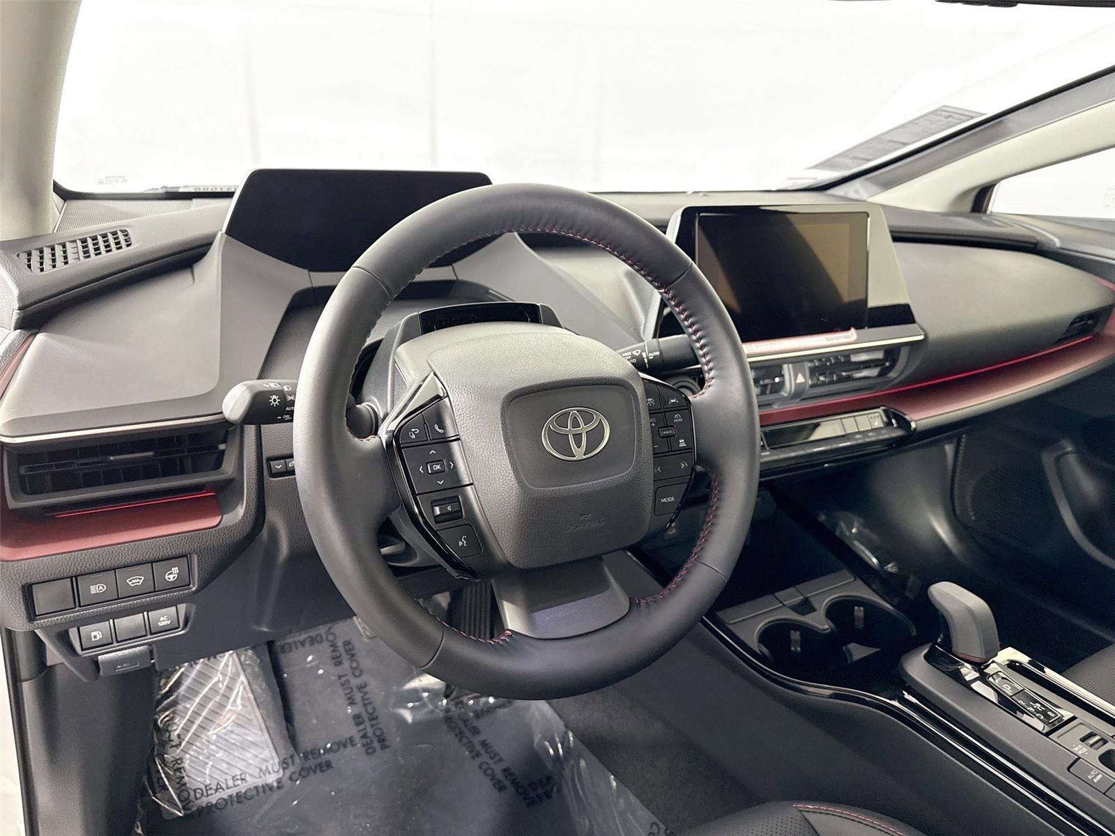 Used 2025 Toyota Prius Plug-In Hybrid image 4