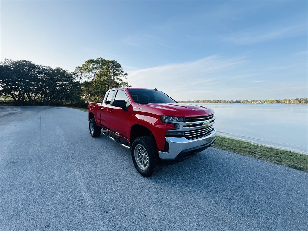Used 2020 Chevrolet Silverado 1500 LT w/ Trailering Package image 3