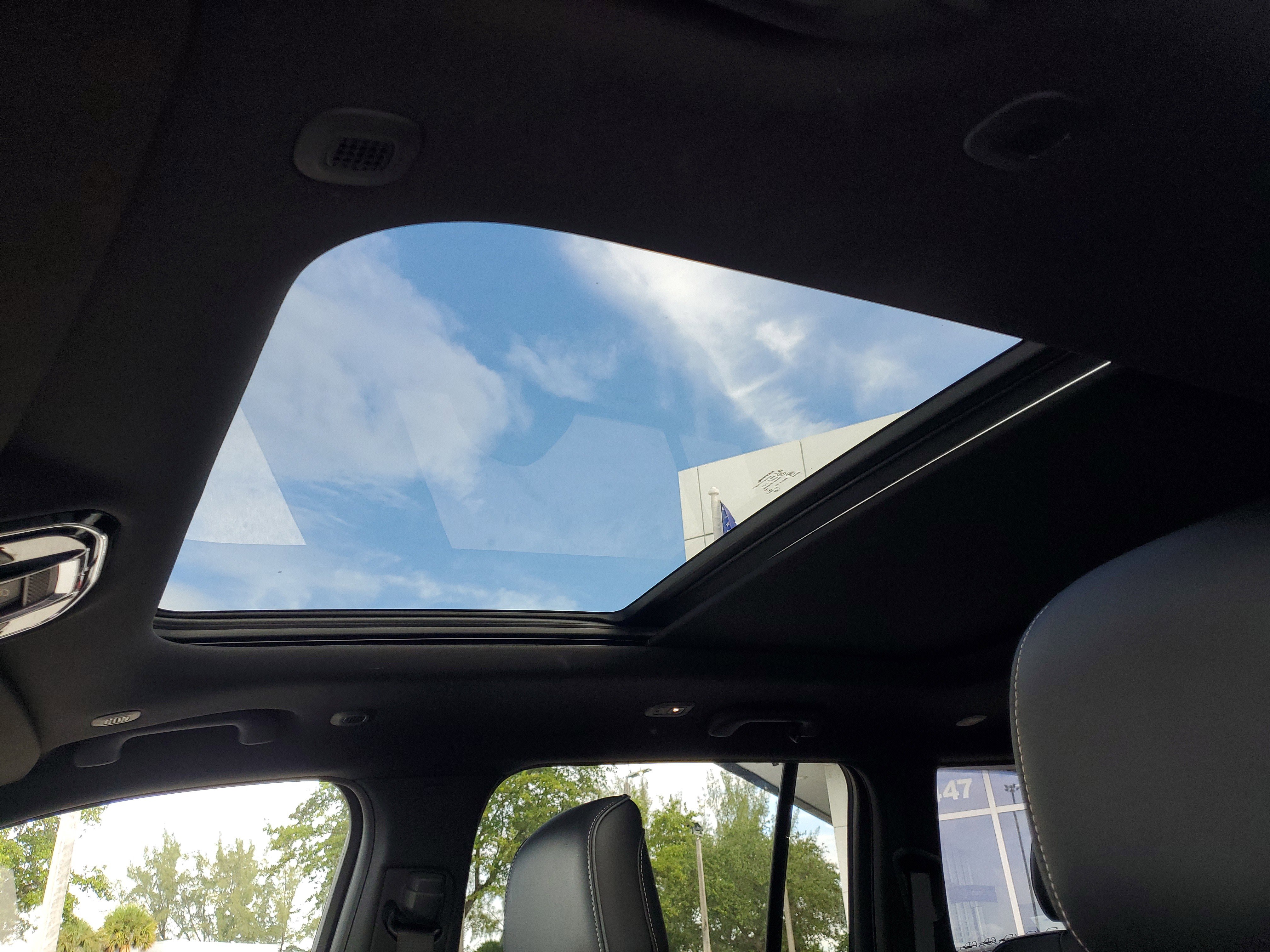 Used 2022 Jeep Grand Cherokee Overland image 12