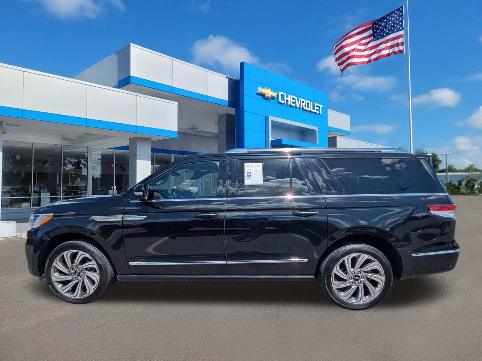 Used 2023 Lincoln Navigator L Reserve AWD/4WD image 6