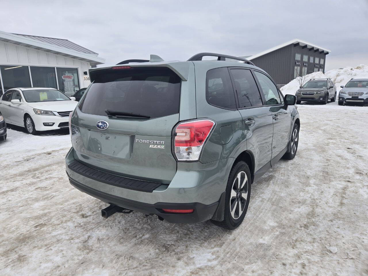 Used 2017 Subaru Forester 2.5i Premium w/ All-Weather Package image 7