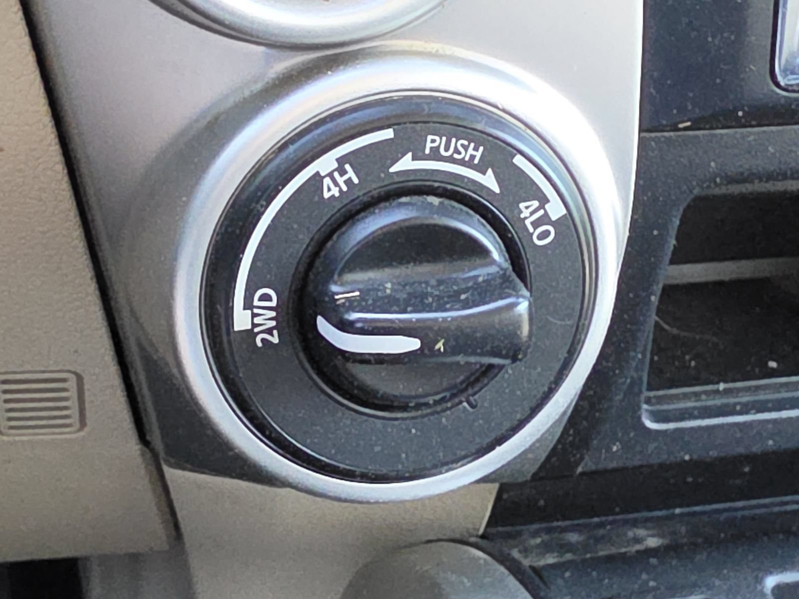 Used 2017 Nissan Titan SV AWD/4WD image 31