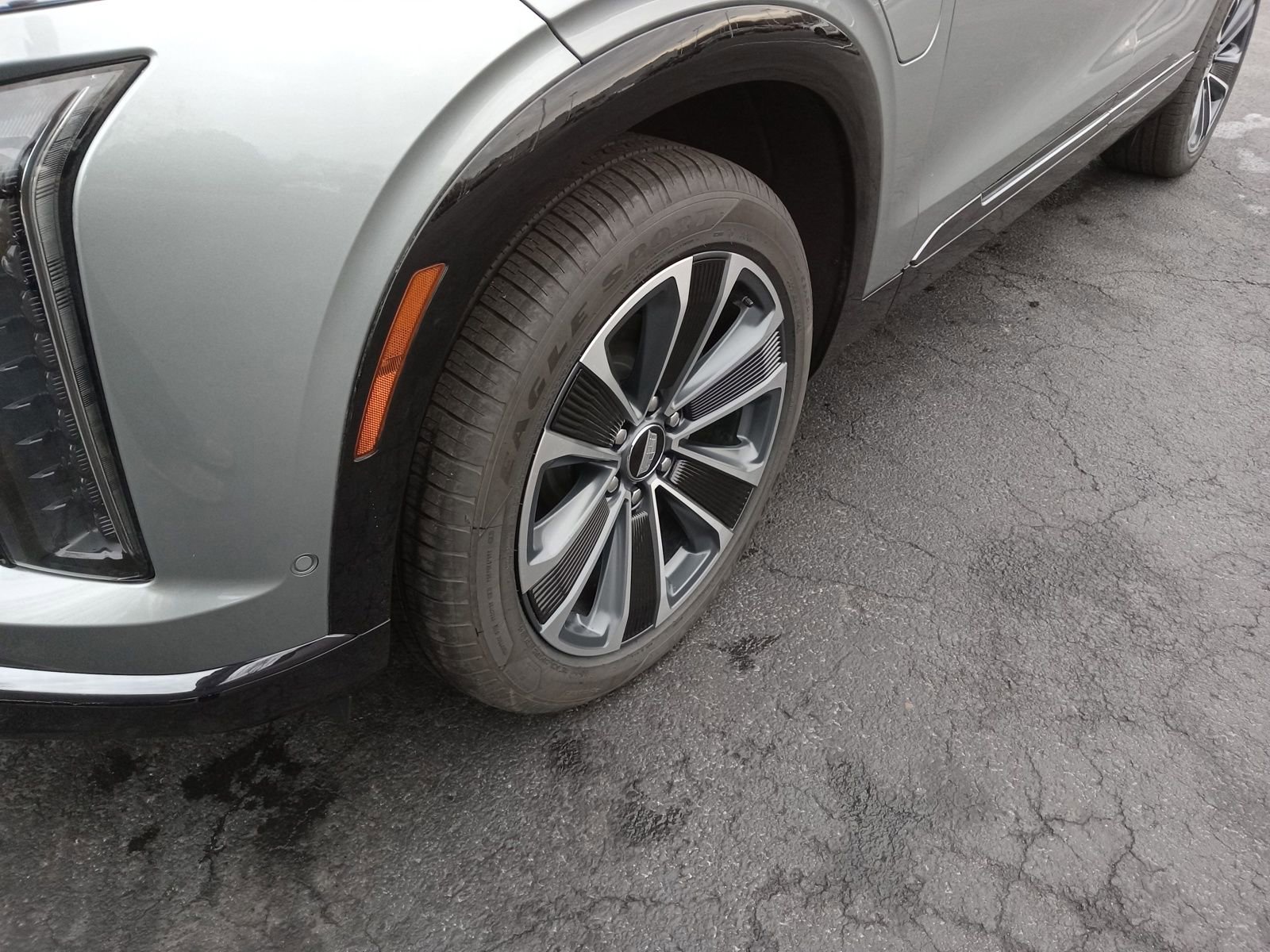 Certified 2026 Cadillac Vistiq Sport w/ LPO, Floor Liner Package image 6