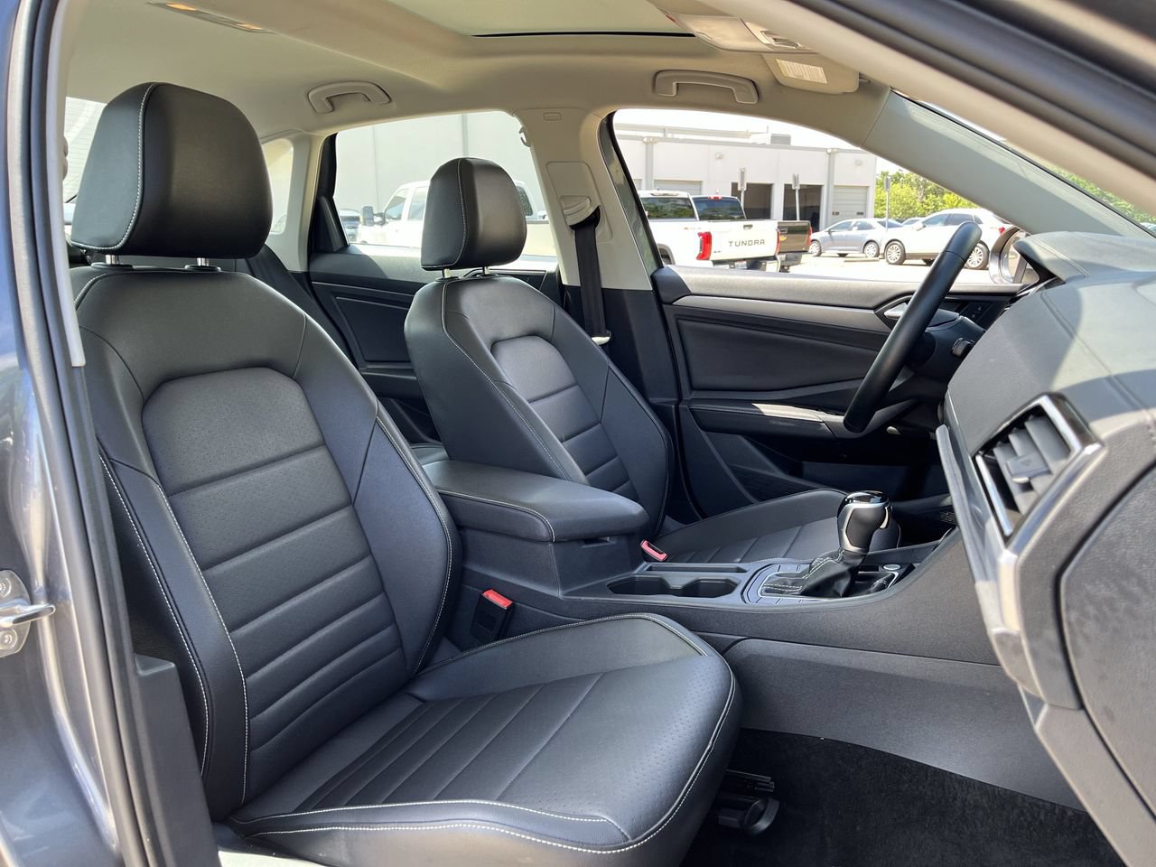 Used 2024 Volkswagen Jetta SE FWD image 25