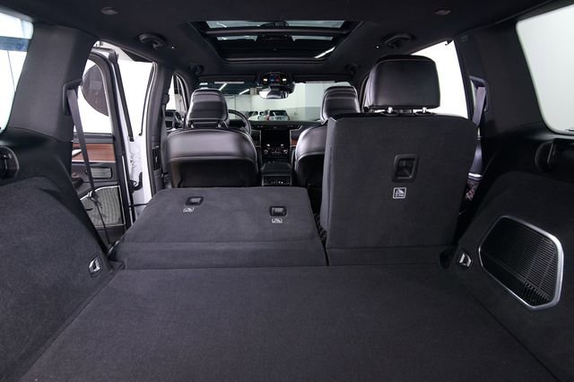 Used 2022 Jeep Grand Cherokee Summit w/ Luxury Tech Group V image 27