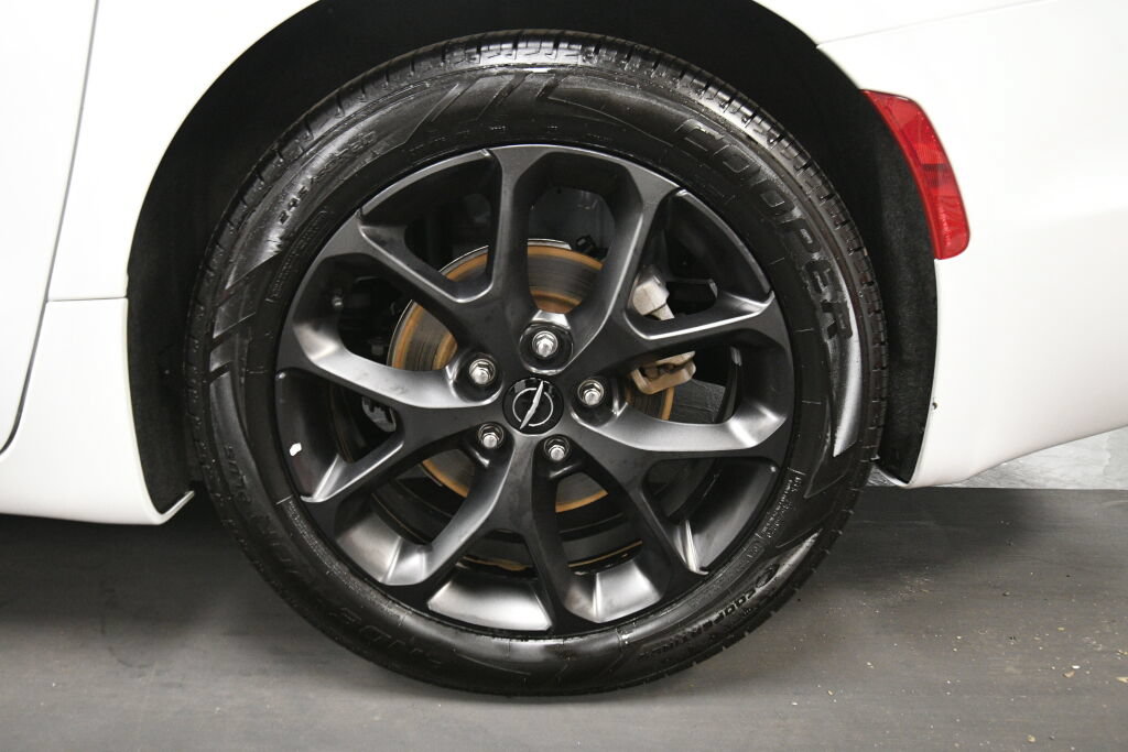 Used 2025 Chrysler Pacifica Limited FWD image 36
