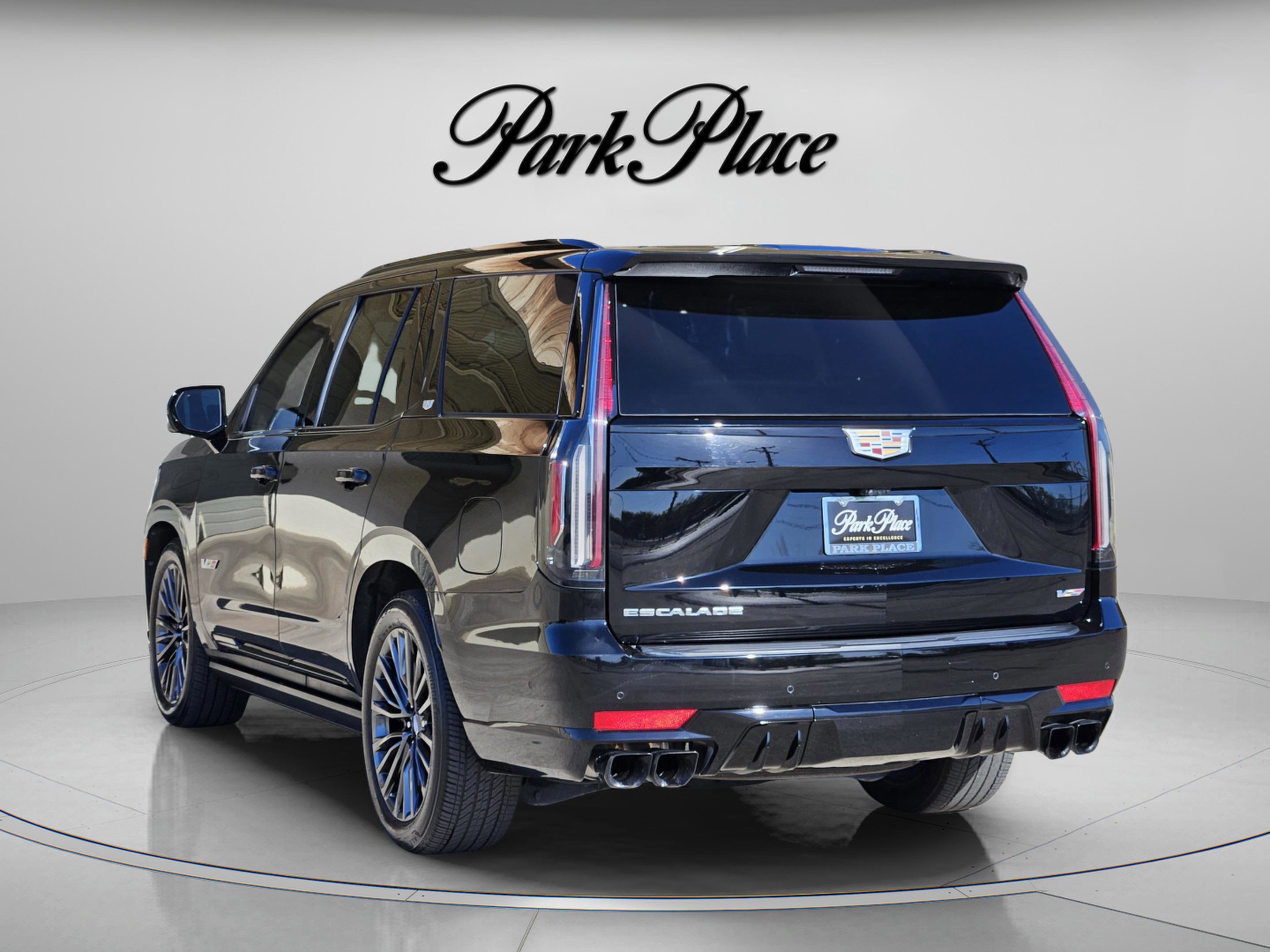 Used 2024 Cadillac Escalade V image 3