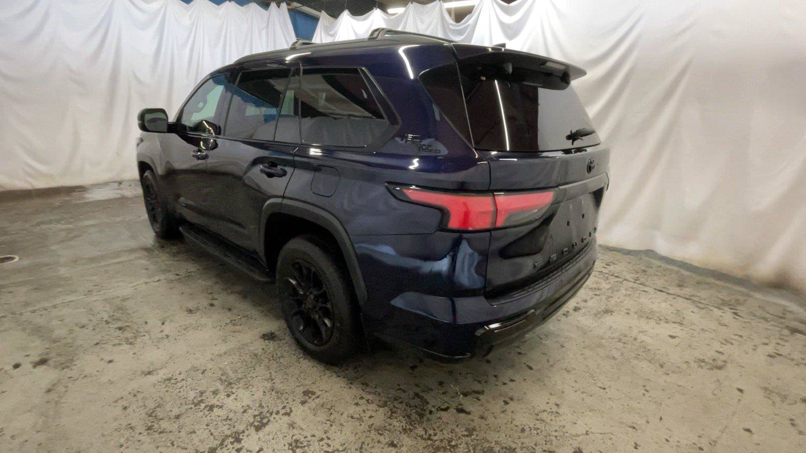 Used 2025 Toyota Sequoia Limited w/ TRD Off-Road Package AWD/4WD image 9
