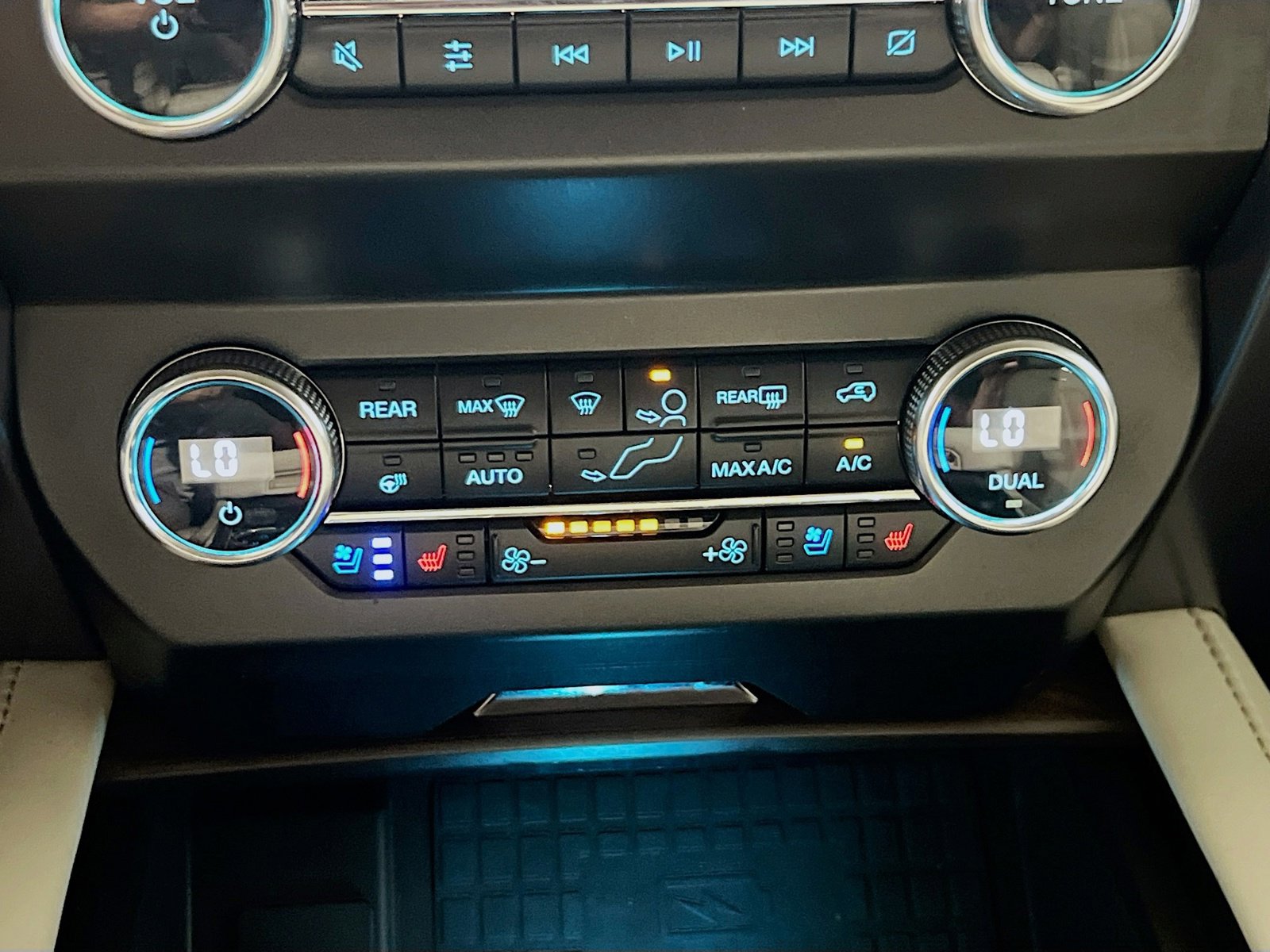 Used 2020 Ford Expedition Platinum image 12