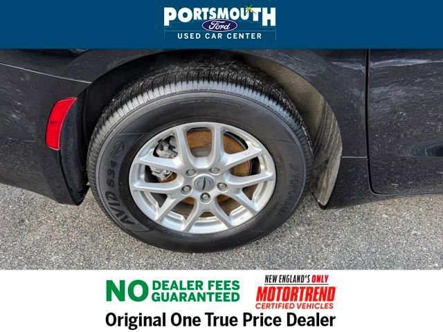 Used 2024 Chrysler Pacifica Touring-L image 32