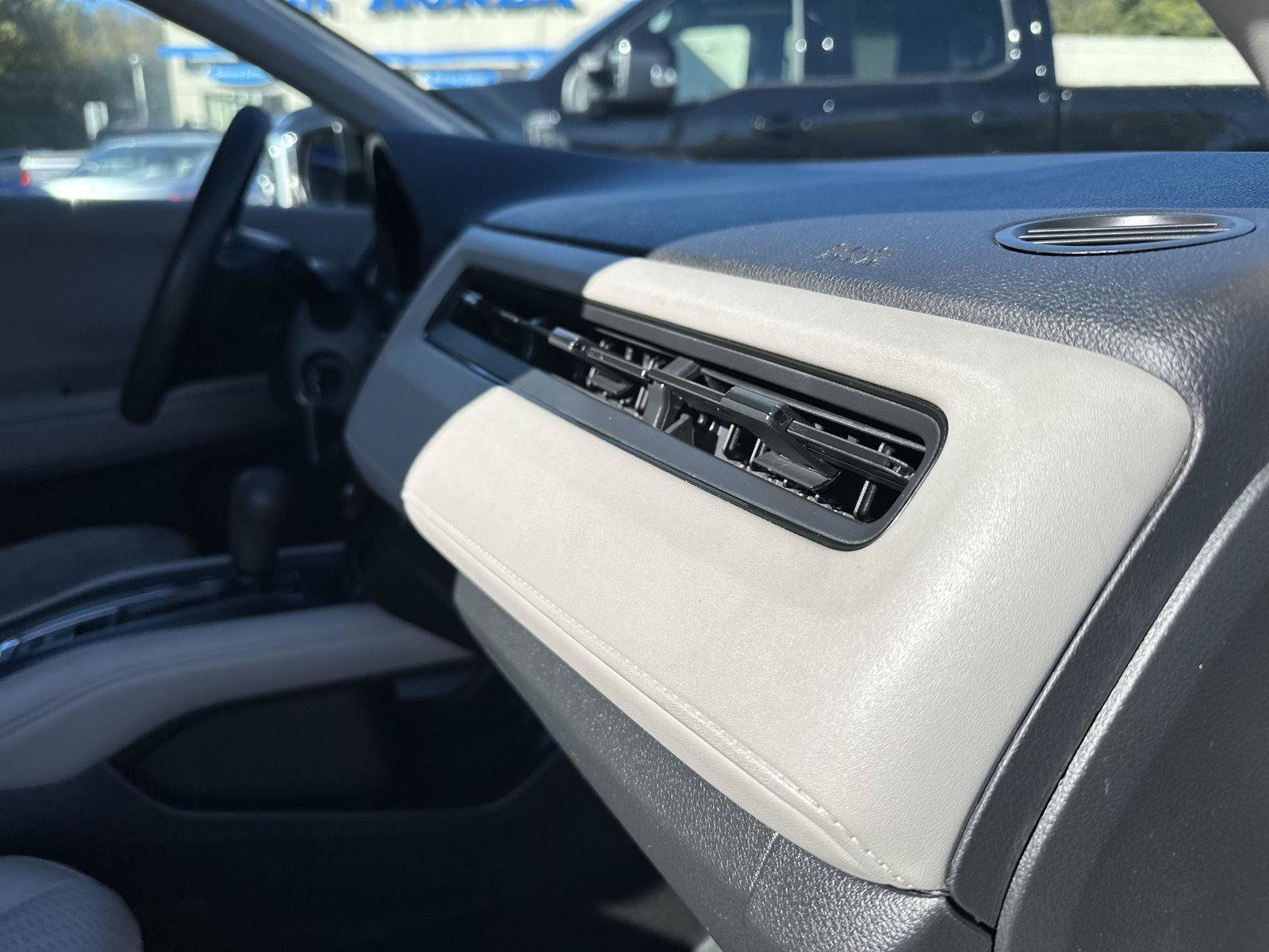 Used 2017 Honda HR-V LX image 35