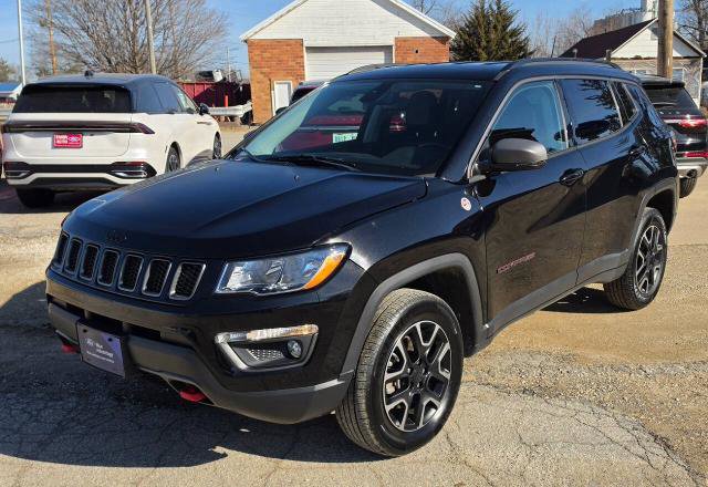 Used 2019 Jeep Compass Trailhawk w/ Leather Interior Group AWD/4WD image 3