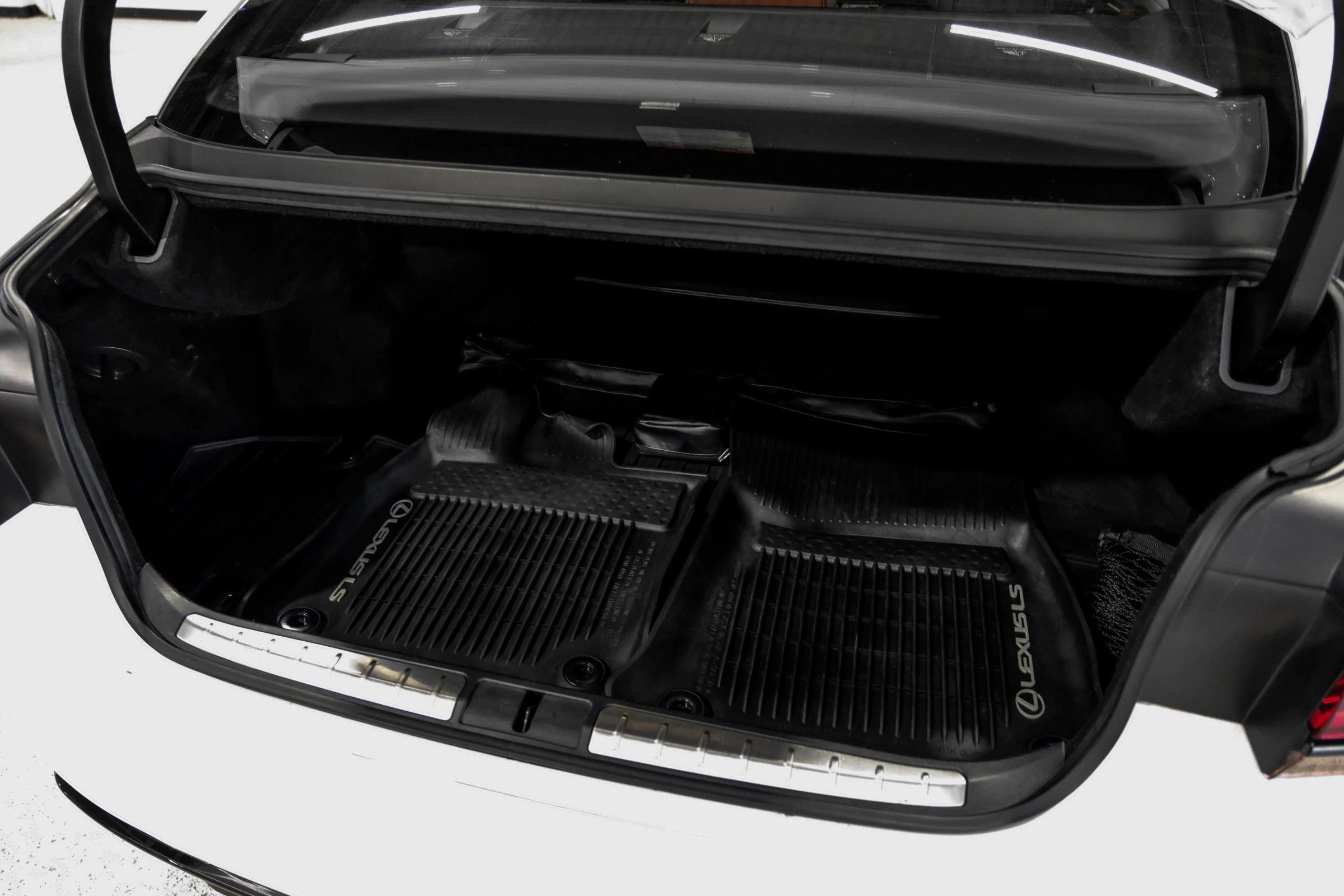 Used 2021 Lexus LS 500 F Sport w/ Accessory Package (Z2) image 60