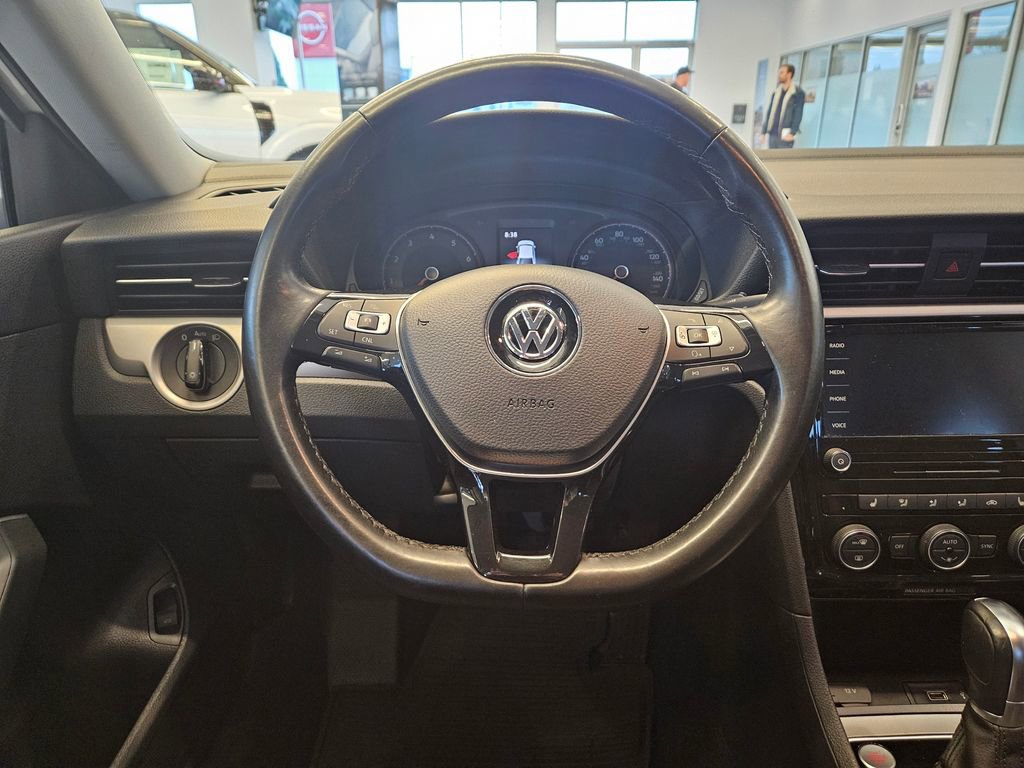 Used 2020 Volkswagen Passat 2.0T SE image 17