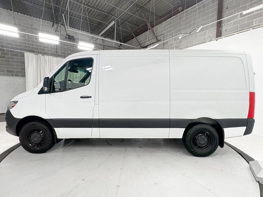 Used 2023 Mercedes-Benz Sprinter 1500 image 4