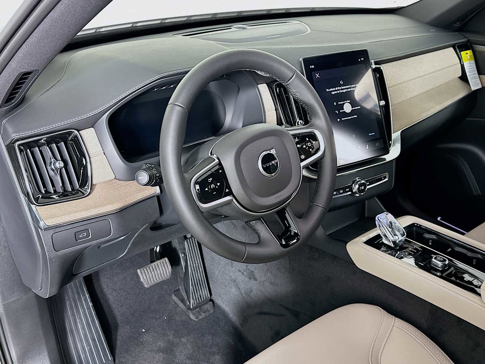 New 2026 Volvo XC90 B6 Plus w/ Protection Package Premier image 9