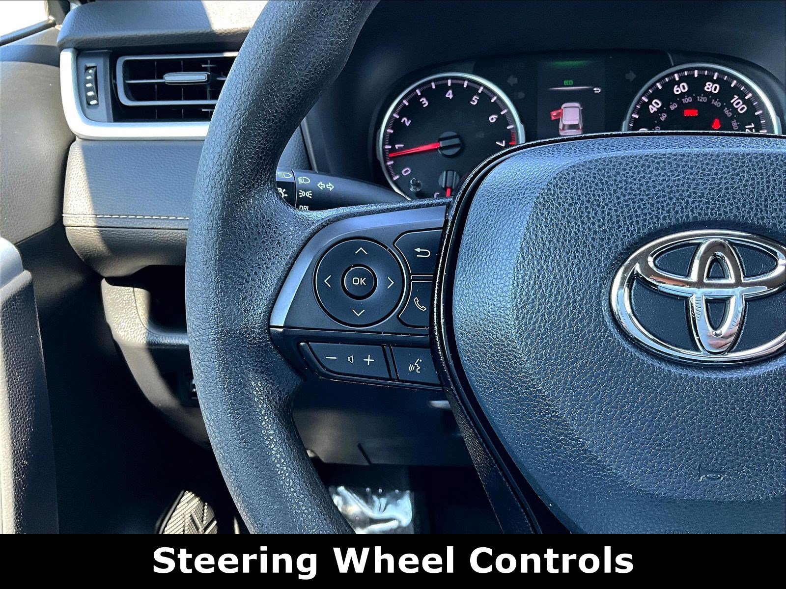 Used 2021 Toyota RAV4 LE AWD/4WD image 10