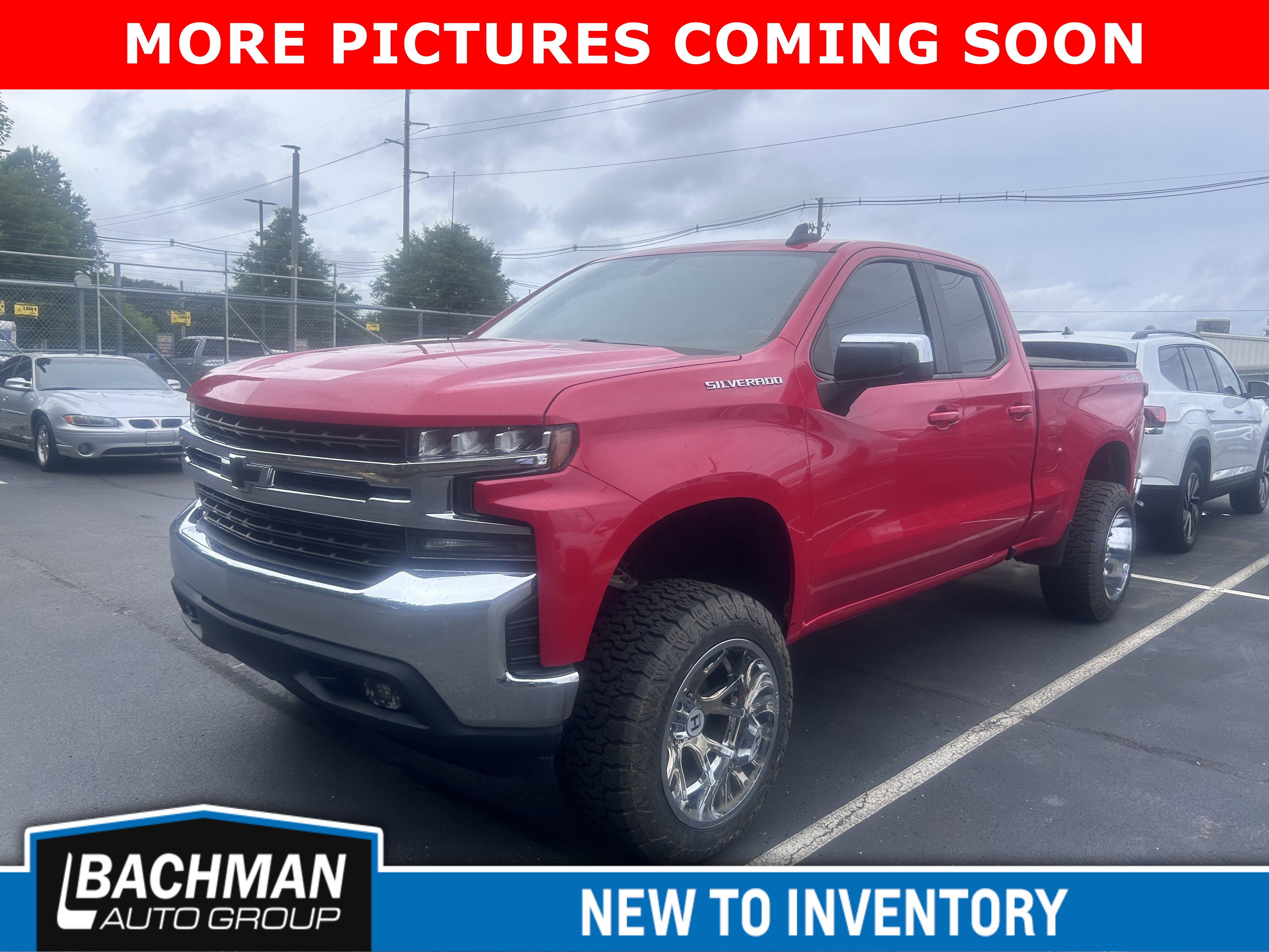 Used 2020 Chevrolet Silverado 1500 LT AWD/4WD image 3