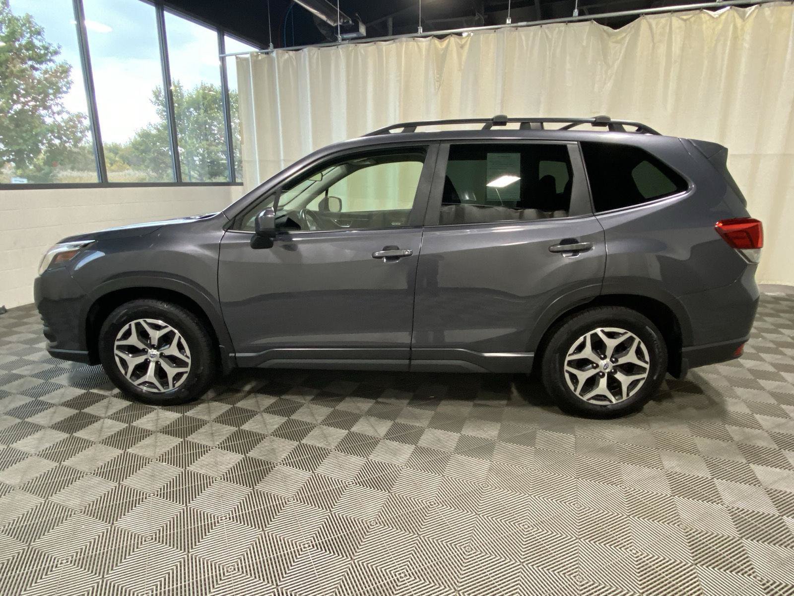 Used 2022 Subaru Forester Premium AWD/4WD image 5