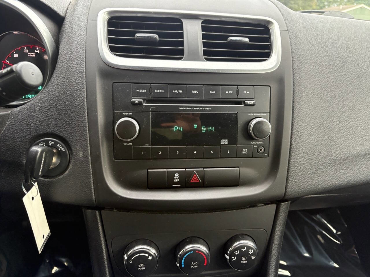 Used 2013 Dodge Avenger SE image 16