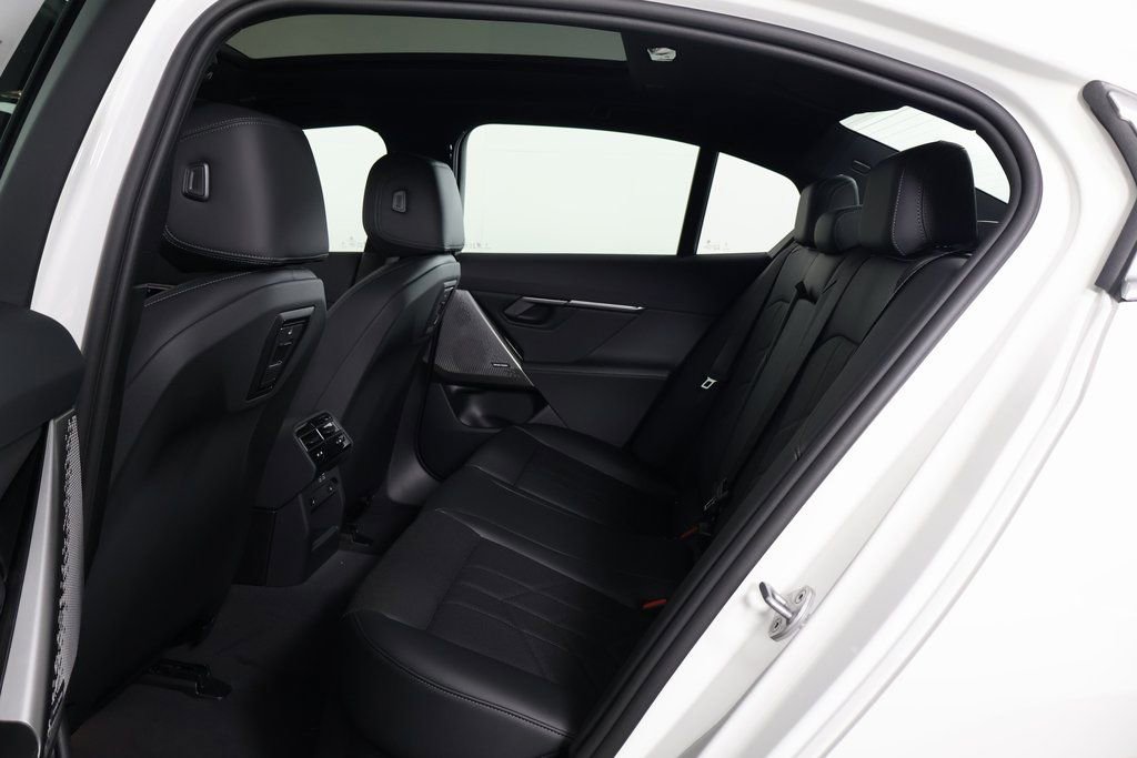 New 2026 BMW i5 eDrive40 w/ Premium Package image 6