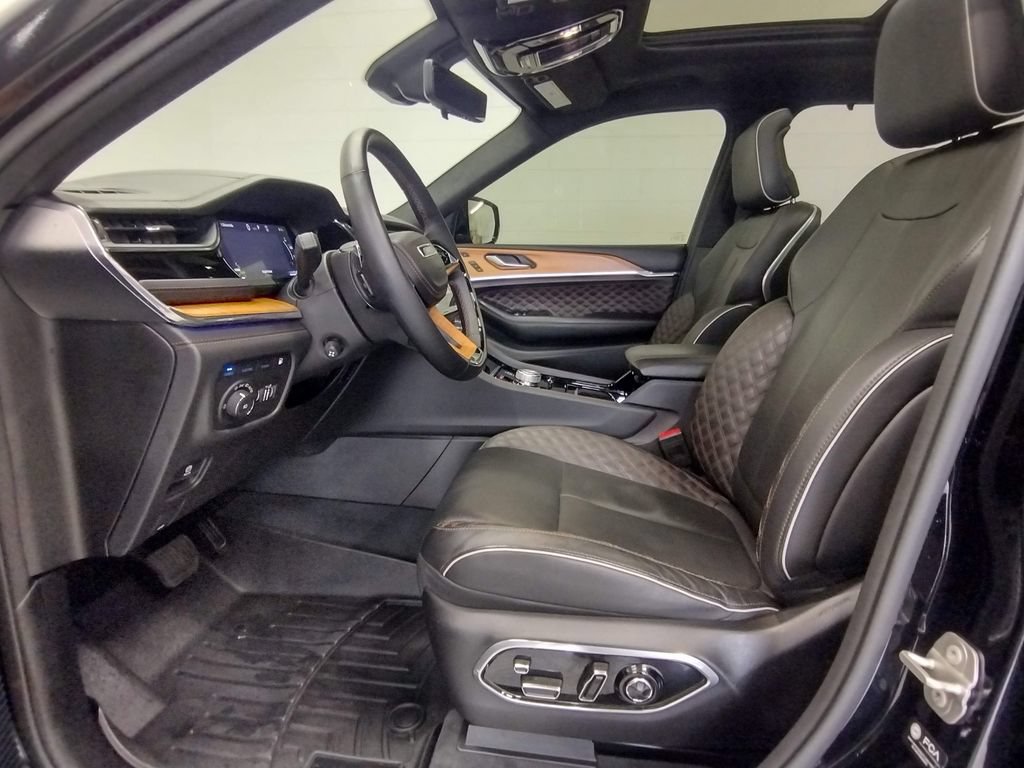 Used 2023 Jeep Grand Cherokee Summit AWD/4WD image 29