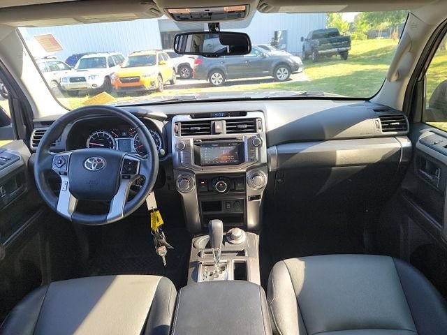 Used 2017 Toyota 4Runner SR5 Premium AWD/4WD image 8