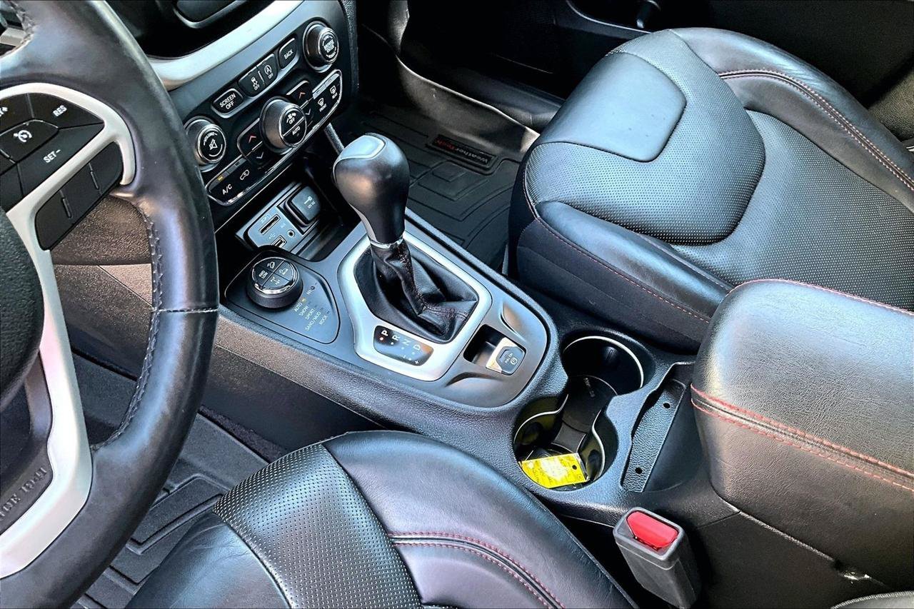 Used 2018 Jeep Cherokee Trailhawk w/ Quick Order Package 27L AWD/4WD image 19