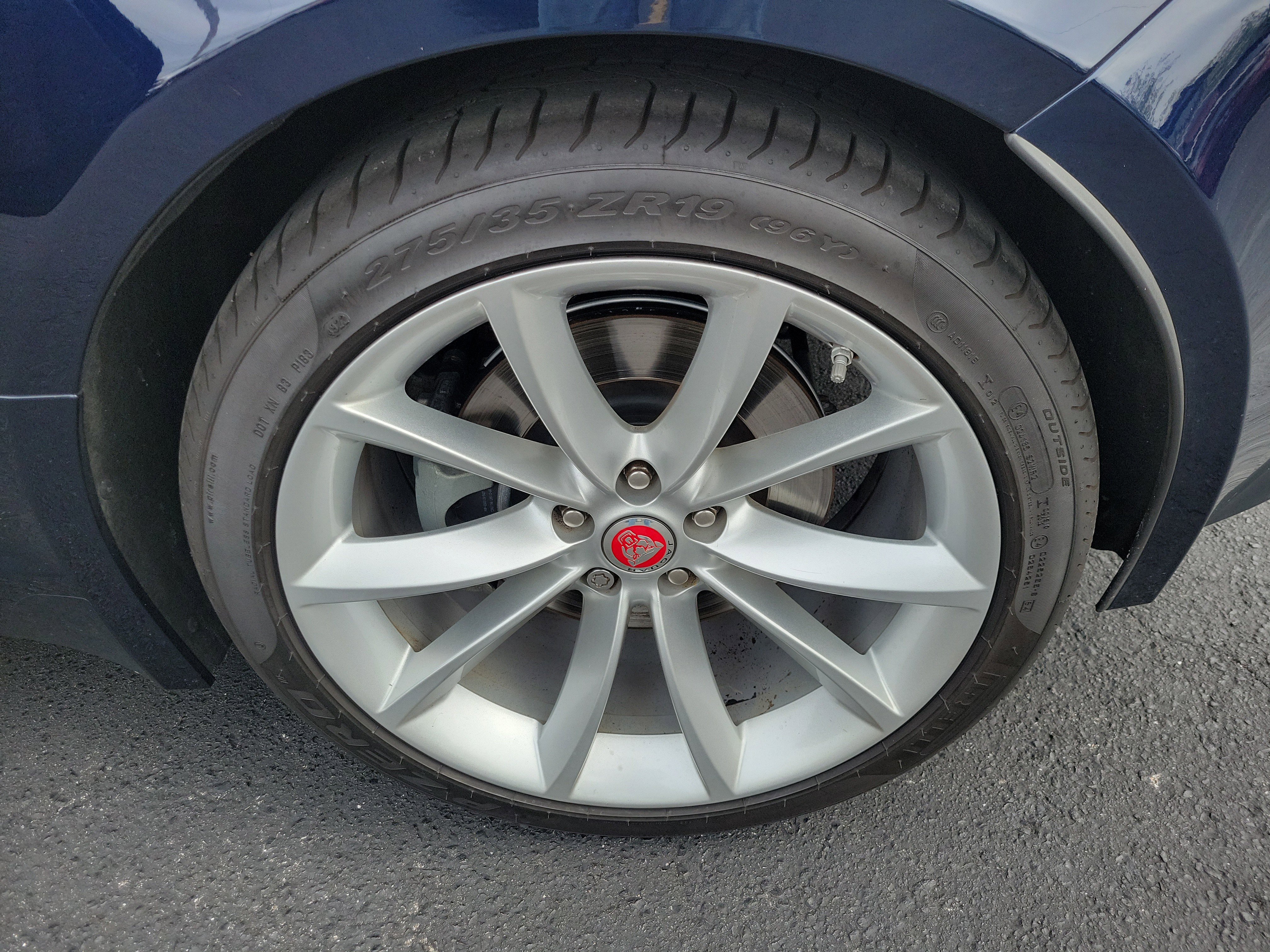 Used 2020 Jaguar F-TYPE Coupe image 31