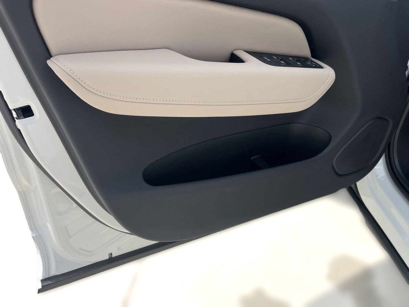 New 2026 Volvo XC60 B5 Plus w/ Protection Package Premier image 24