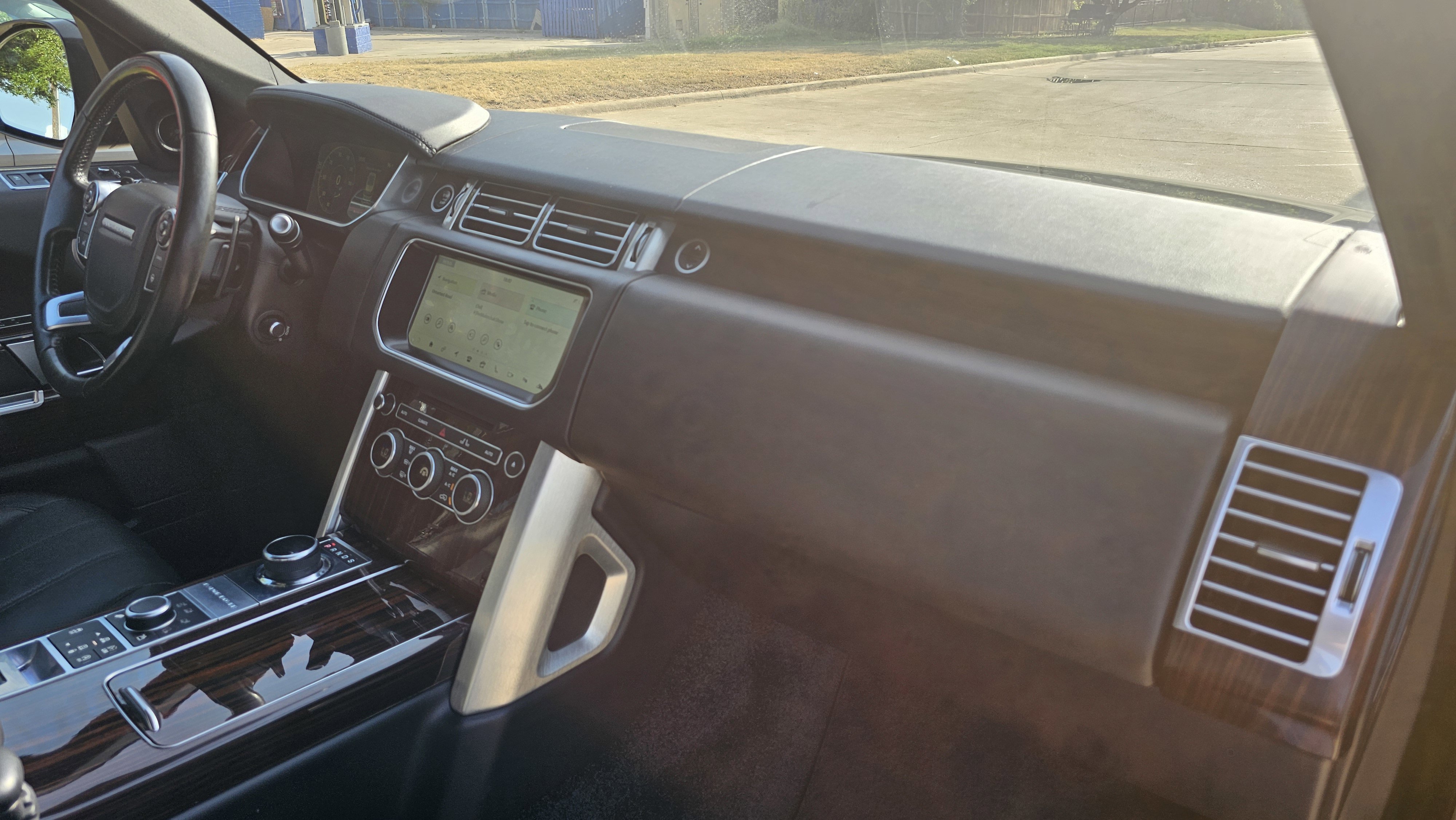 Used 2017 Land Rover Range Rover HSE image 30