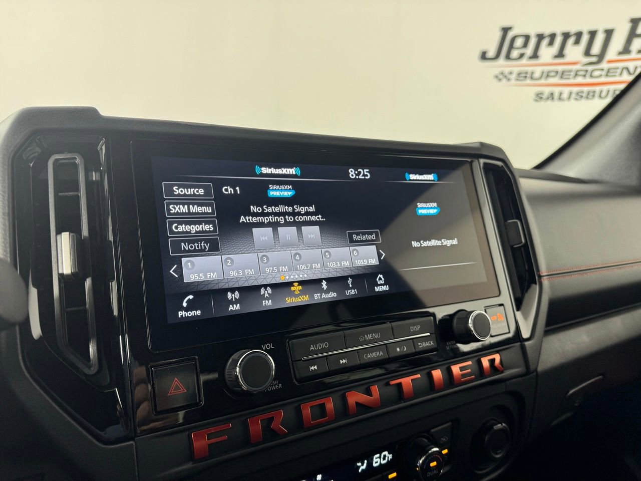 Used 2025 Nissan Frontier PRO-4X AWD/4WD image 17