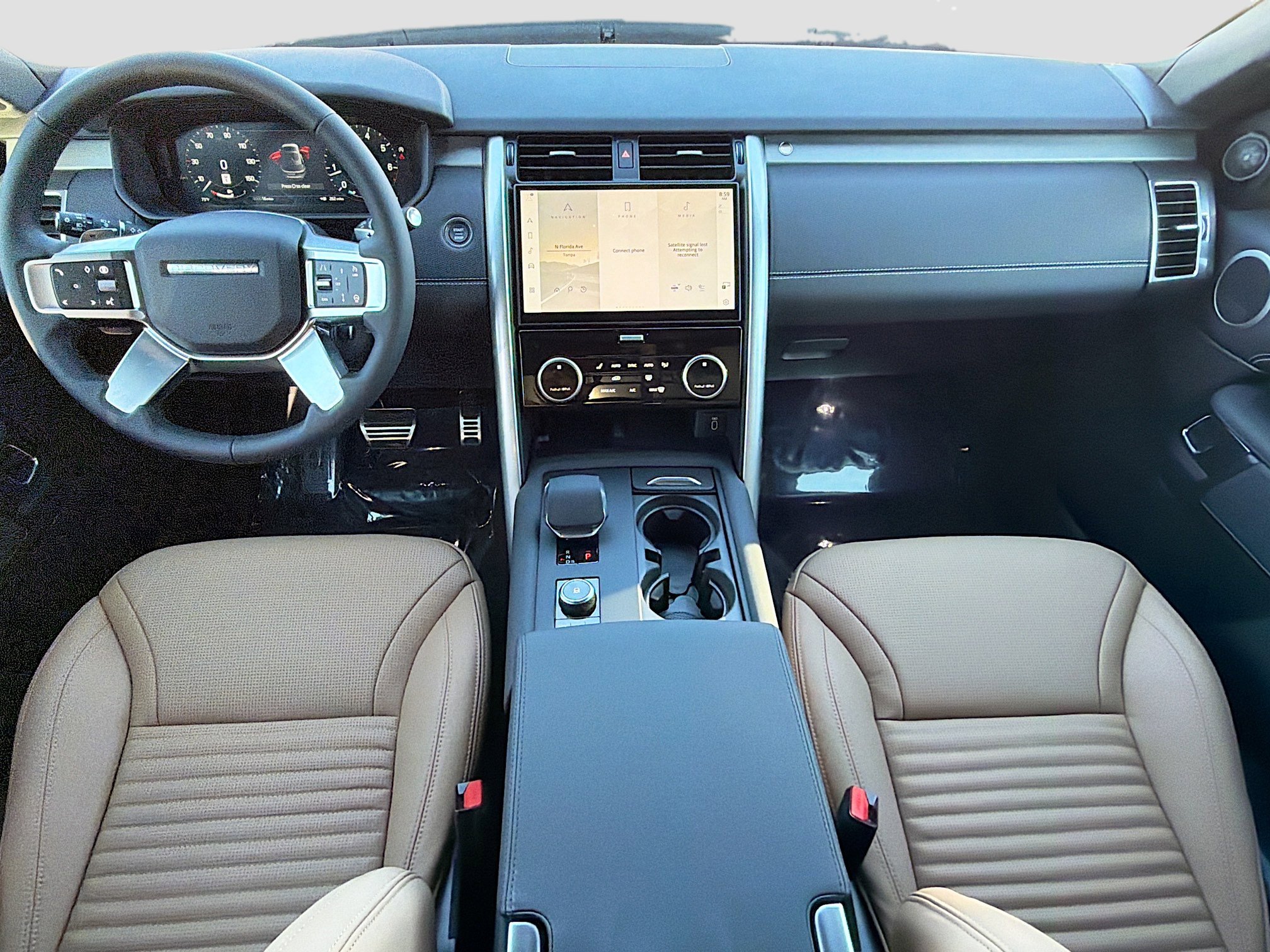 New 2026 Land Rover Discovery Dynamic SE image 16