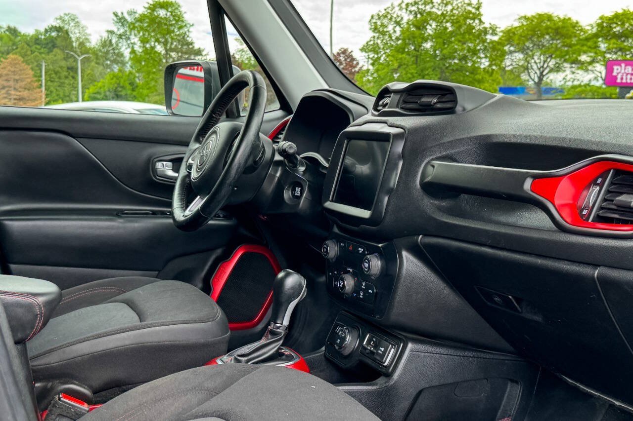Used 2019 Jeep Renegade Trailhawk w/ UConnect 8.4 Nav Group AWD/4WD image 15