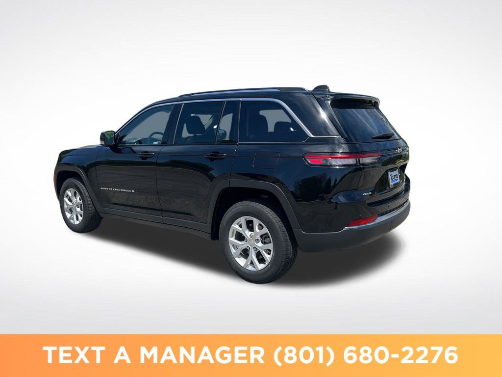 Used 2023 Jeep Grand Cherokee Limited w/ Trailer Tow Prep Group (B) AWD/4WD image 3