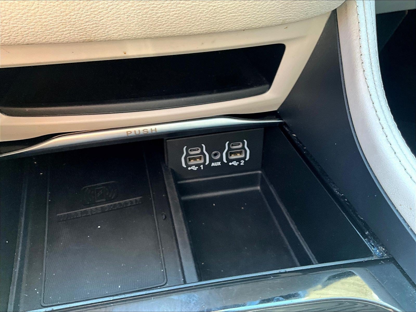 Used 2023 Chrysler Pacifica Limited FWD image 18