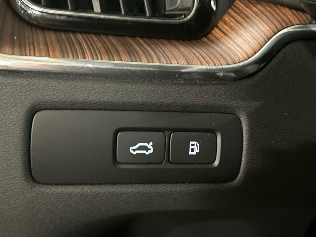 Certified 2023 Volvo XC60 T8 Plus w/ Climate Package image 21