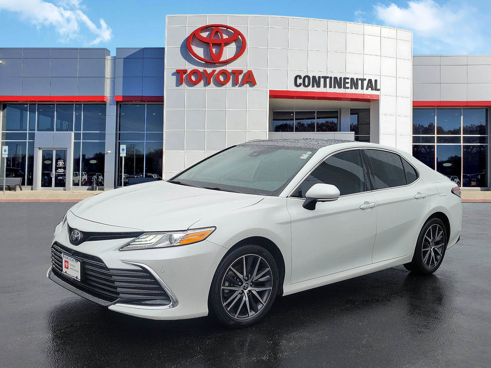 Certified 2024 Toyota Camry XLE w/ Navigation Package AWD/4WD image 3