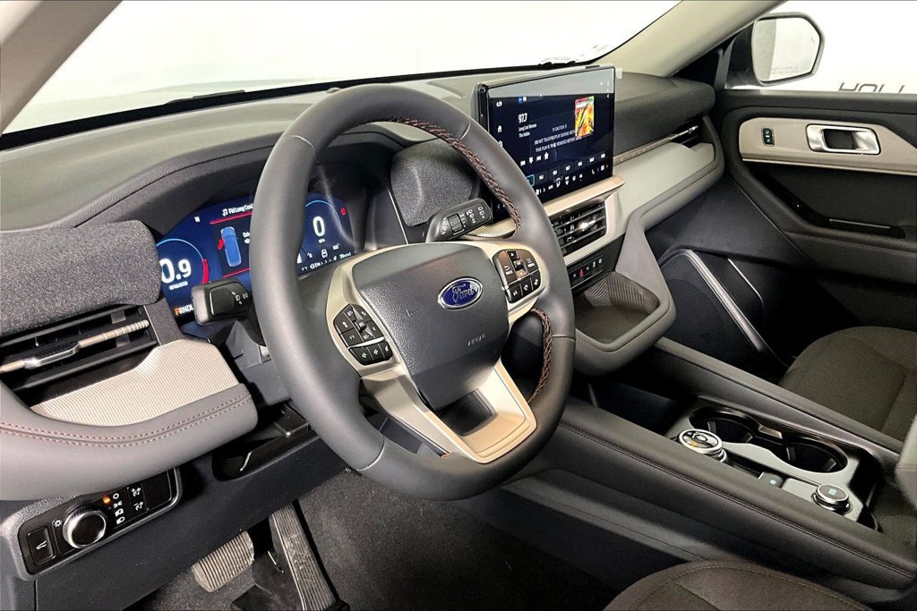 New 2026 Ford Explorer Active RWD image 6
