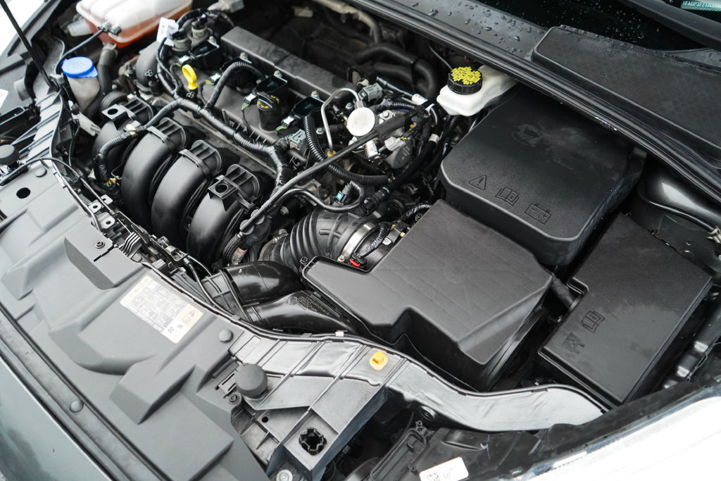 Used 2018 Ford Focus SE FWD image 35