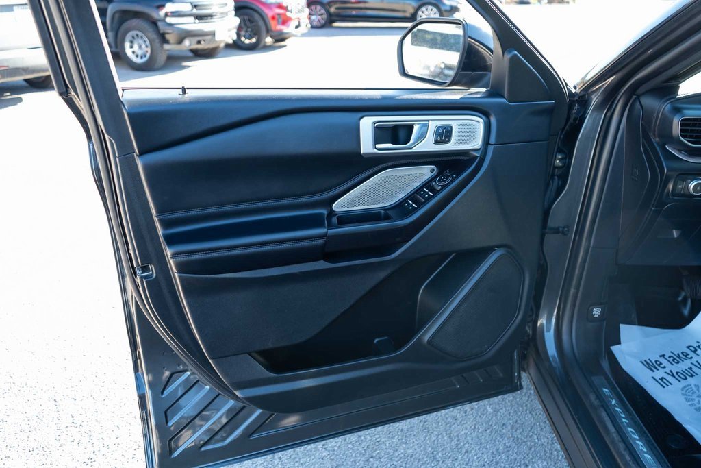 Used 2020 Ford Explorer Platinum w/ Premium Technology Package image 12