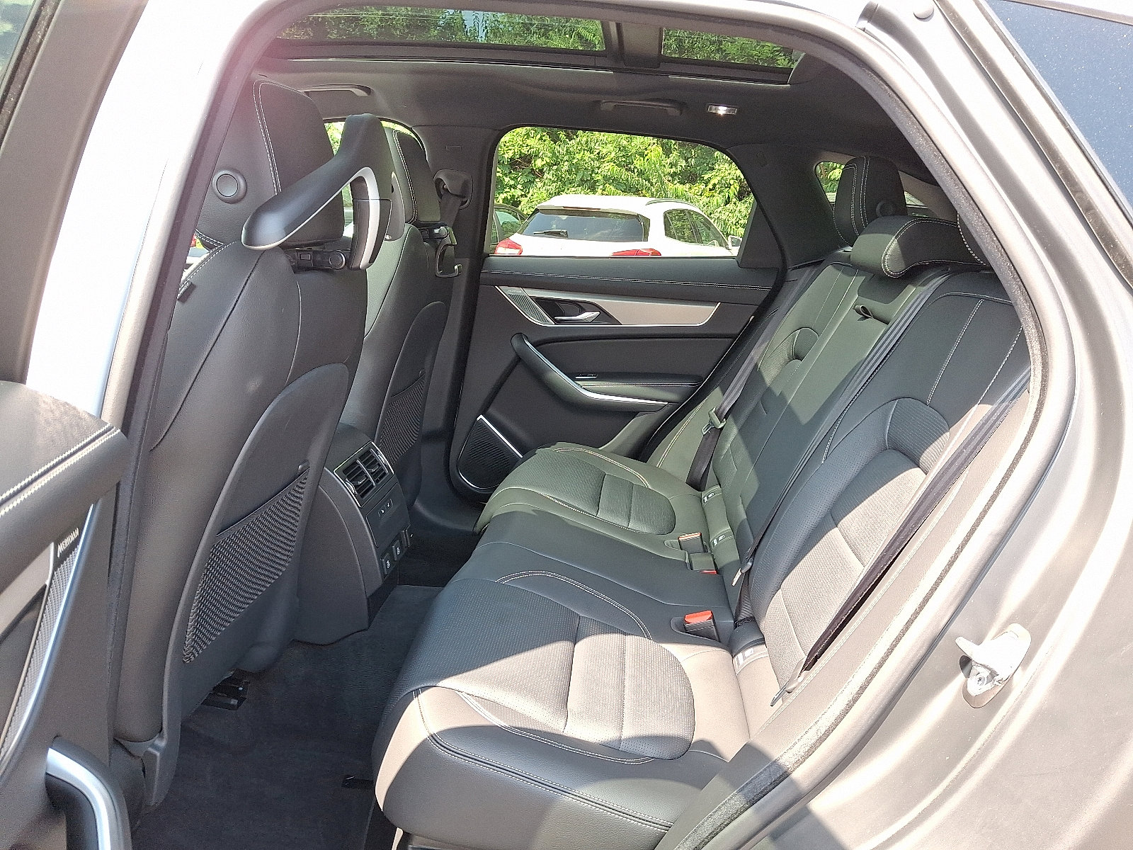 Used 2025 Jaguar F-PACE R-Dynamic S image 5