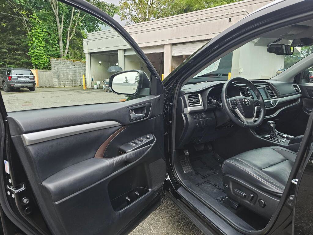 Used 2015 Toyota Highlander XLE AWD/4WD image 21