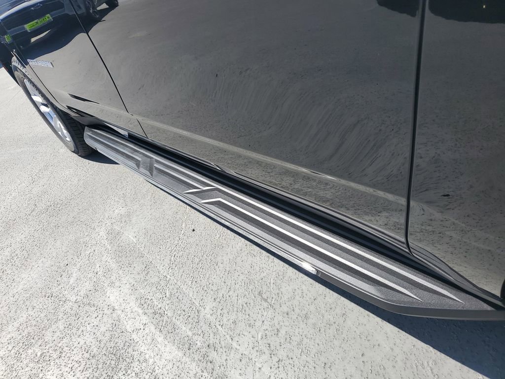 New 2026 Chevrolet Suburban LS image 9