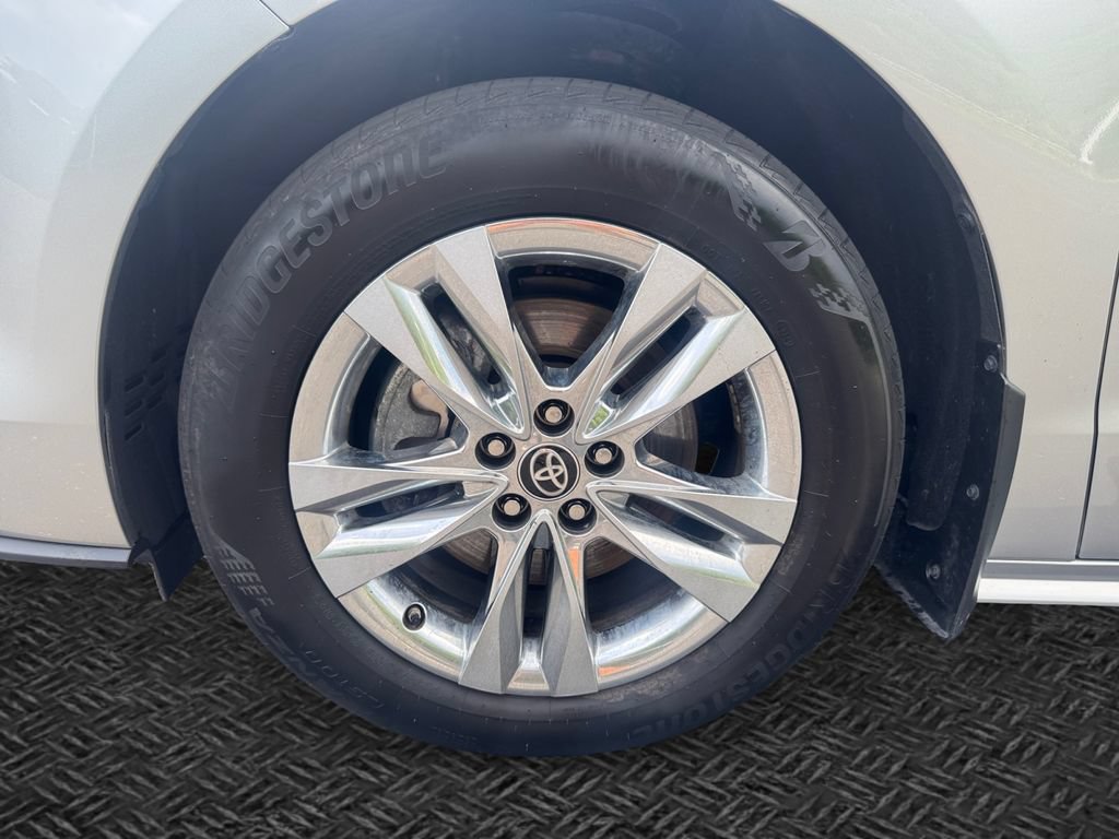 Used 2025 Toyota Sienna XLE w/ XLE Plus Package AWD/4WD image 11