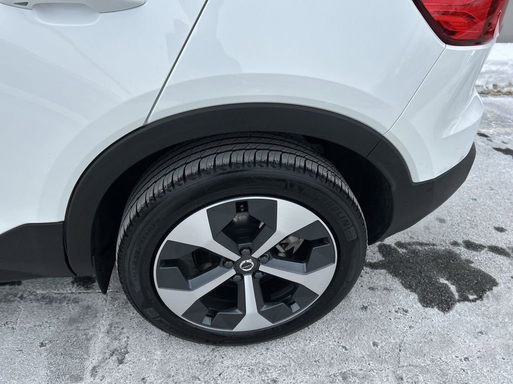 New 2026 Volvo XC40 B5 Plus w/ Protection Package Premier AWD/4WD image 11