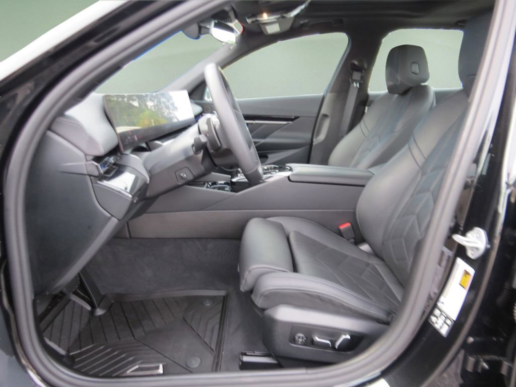 Used 2025 BMW 530i xDrive AWD/4WD image 25